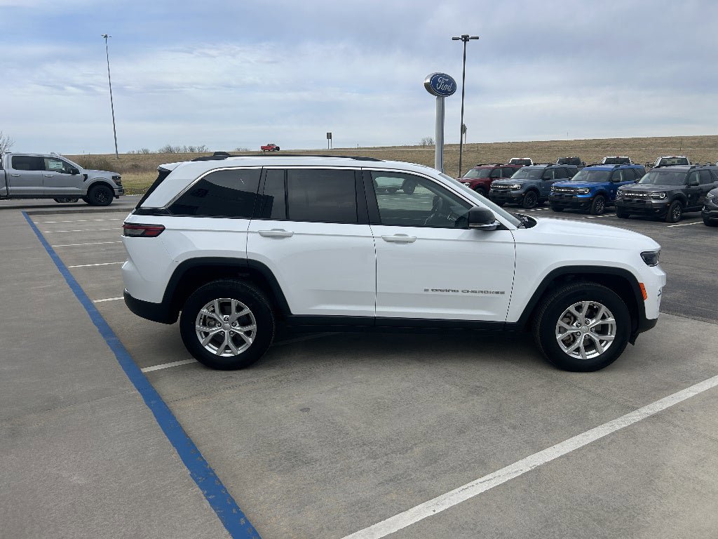 Used 2024 Jeep Grand Cherokee Limited image 6