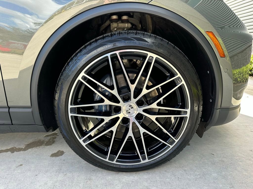 Used 2025 Porsche Macan 4 Electric image 44