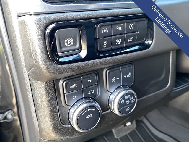 Used 2025 GMC Yukon Denali w/ Sun & Power Step Package AWD/4WD image 29