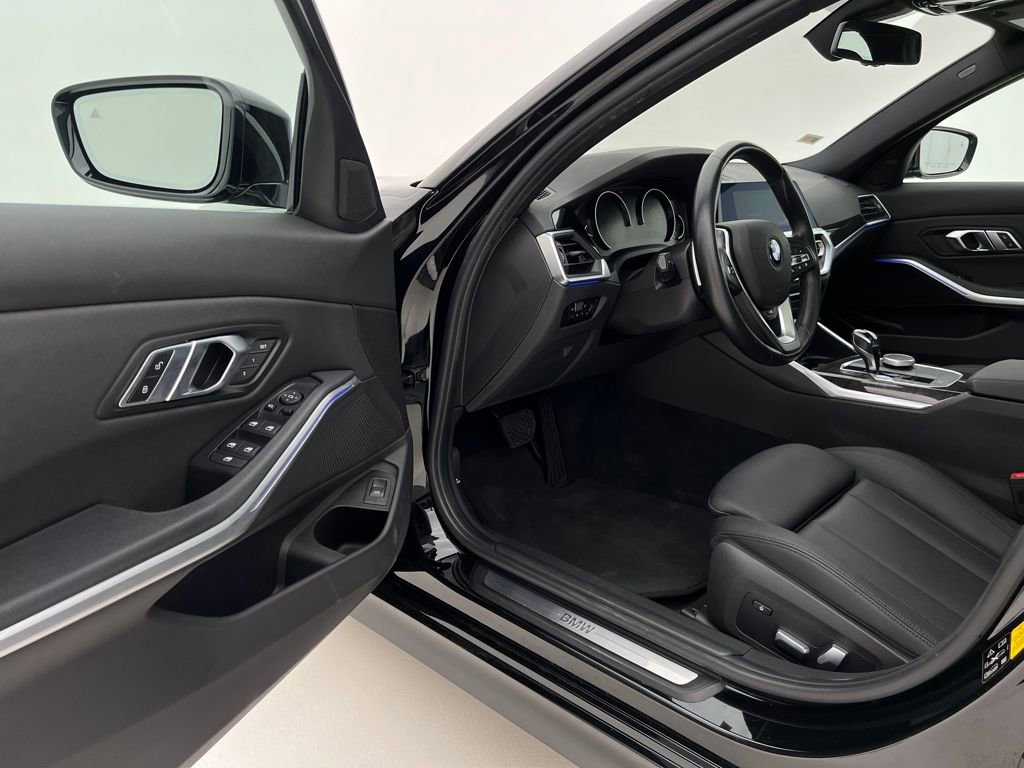 Used 2020 BMW 330i xDrive Sedan w/ Driving Assistance Package image 11