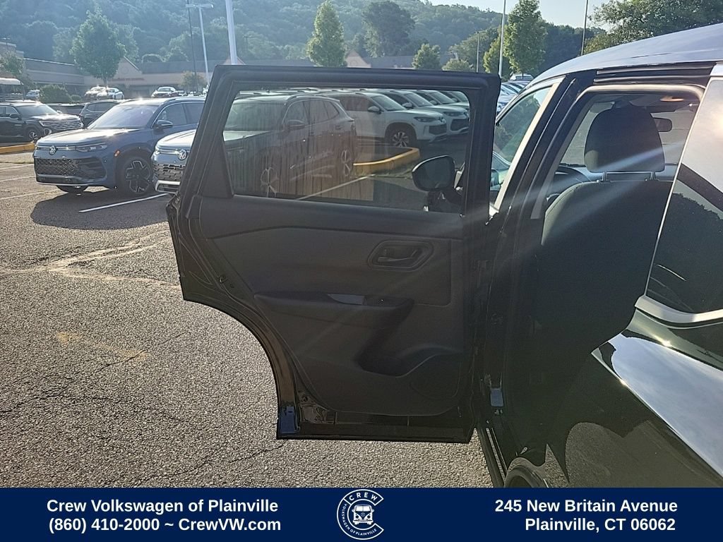 Used 2024 Nissan Rogue S AWD/4WD image 45