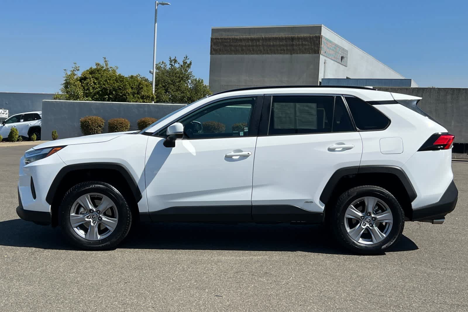 Certified 2023 Toyota RAV4 LE AWD/4WD image 9