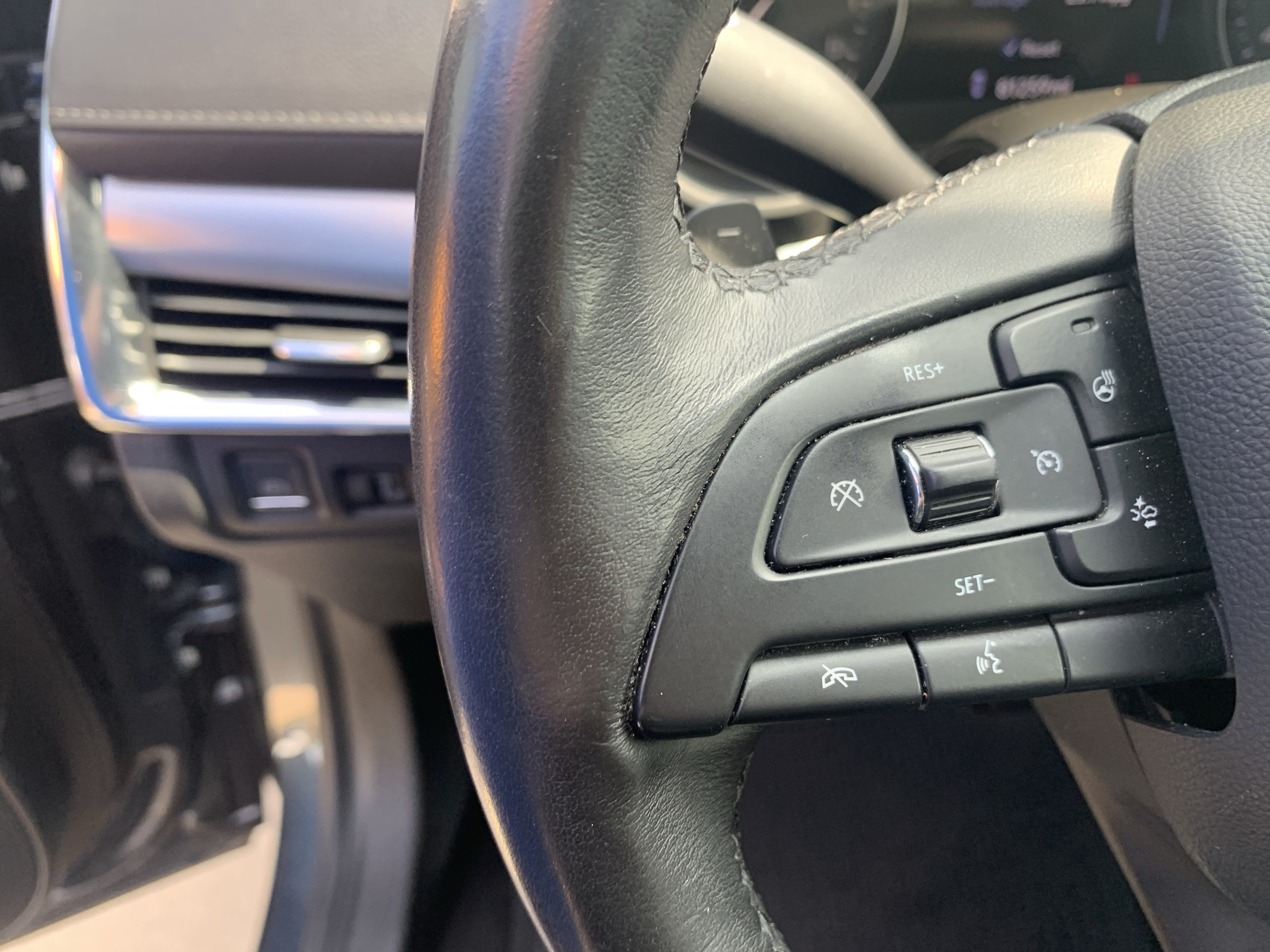 Used 2019 Cadillac XT4 Premium Luxury w/ Technology Package FWD image 19