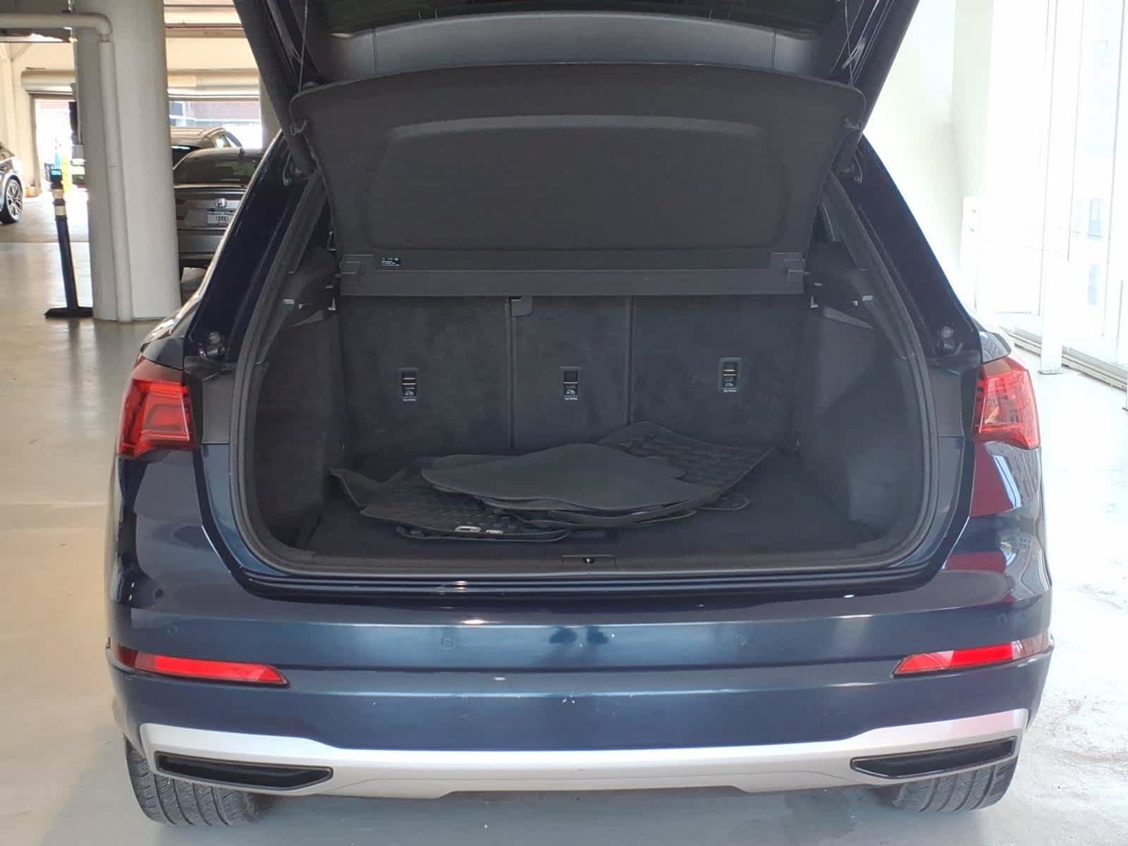 Used 2020 Audi Q3 2.0T Premium w/ Convenience Package AWD/4WD image 9