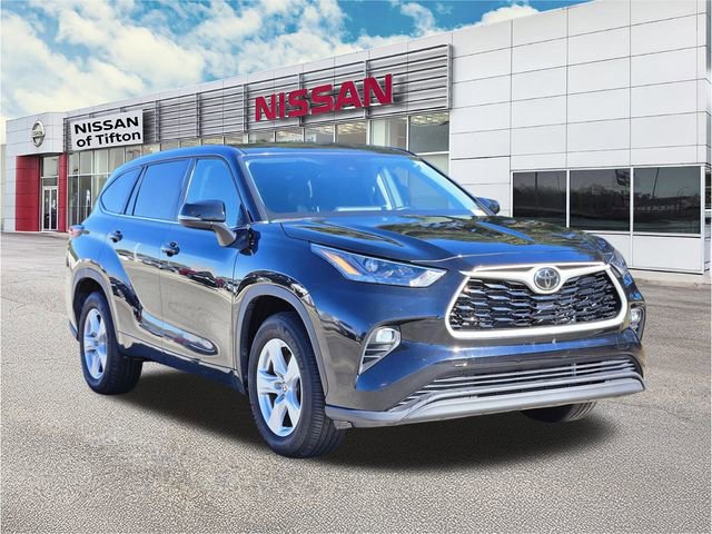 Used 2024 Toyota Highlander LE image 1