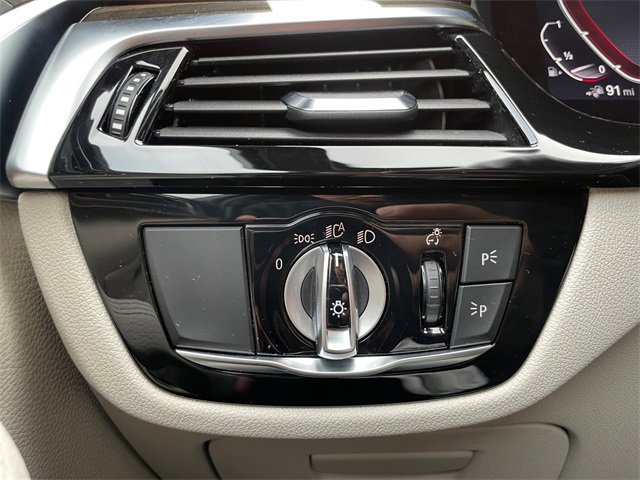 Used 2022 BMW 530e w/ M Sport Package image 9