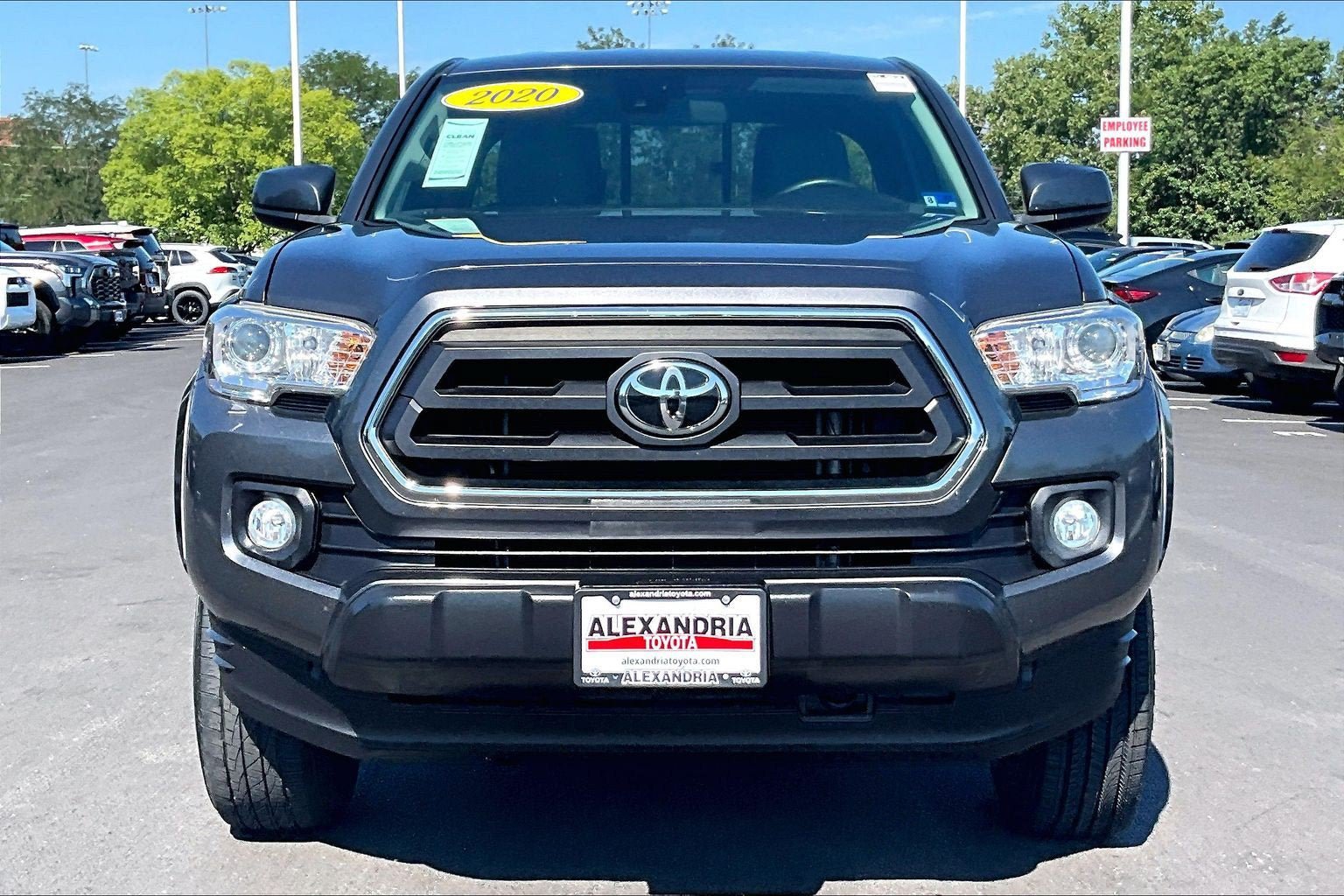 Used 2020 Toyota Tacoma SR5 w/ SR5 Appearance Package (SM) AWD/4WD image 3