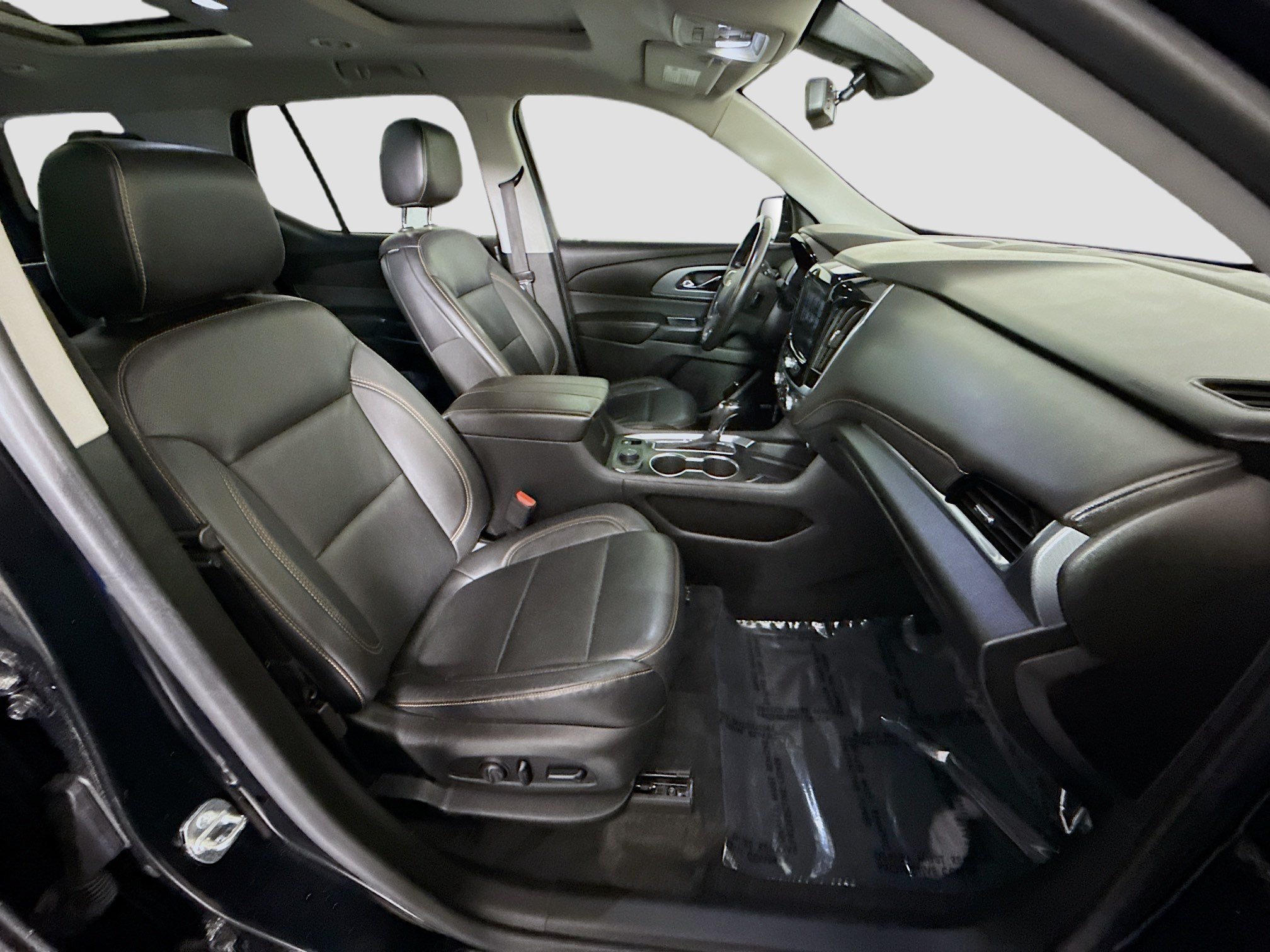 Used 2019 Chevrolet Traverse Premier w/ LPO, Blackout Package FWD image 29