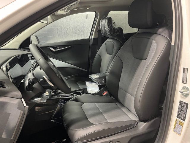Used 2025 Kia Niro EX Touring FWD image 11