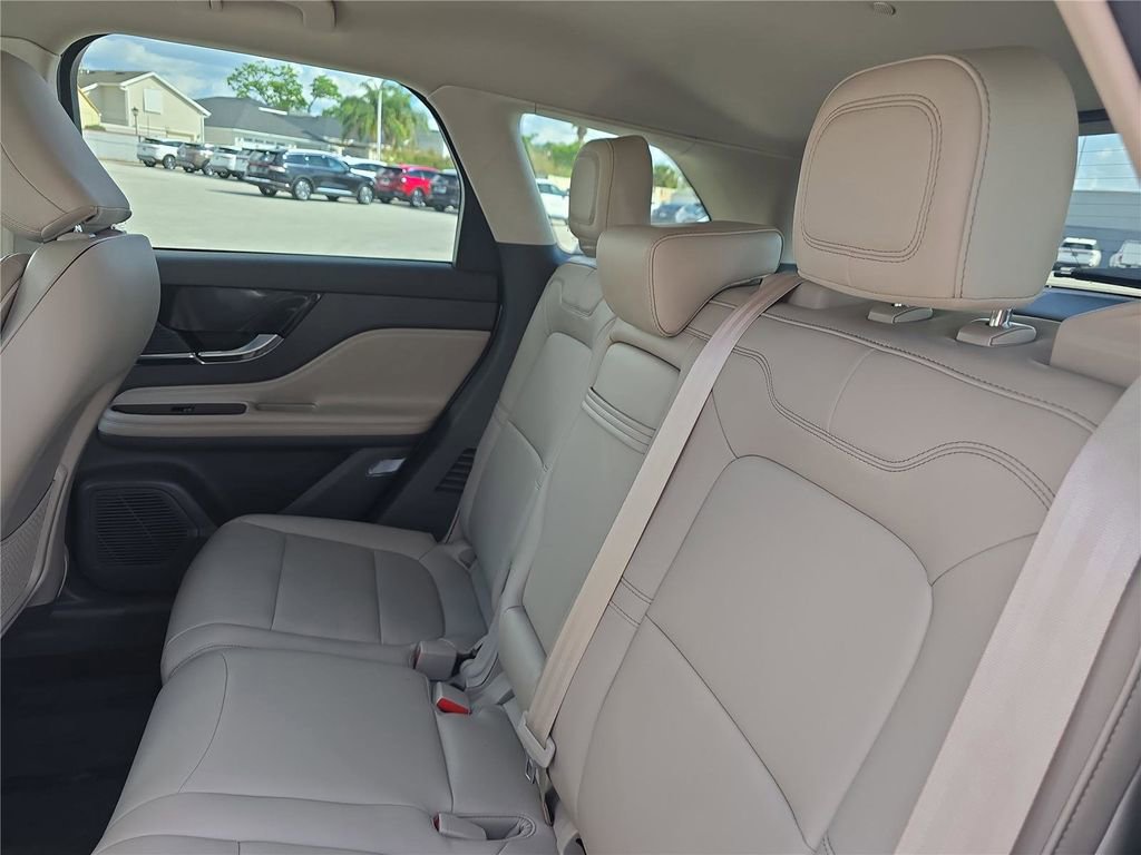 Used 2022 Lincoln Corsair FWD image 12