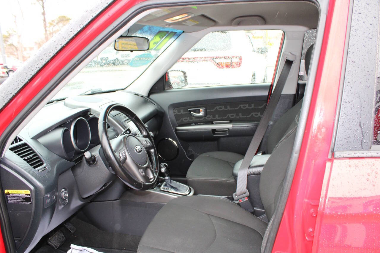 Used 2013 Kia Soul + w/ Audio Pkg image 16