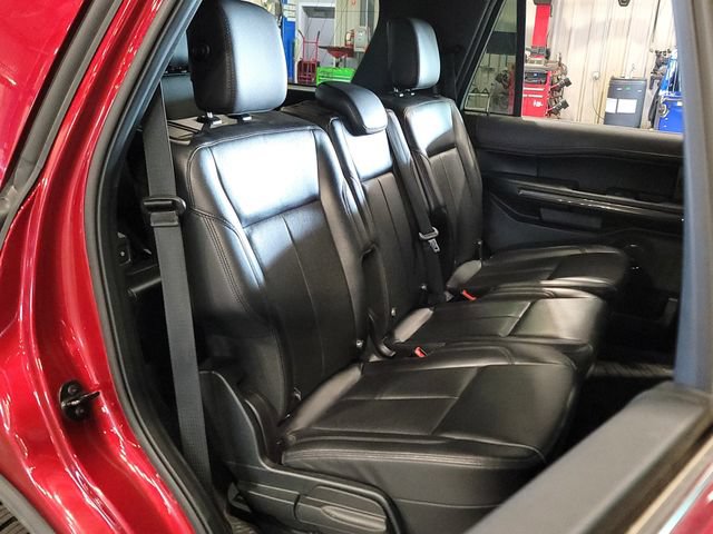 Used 2019 Ford Expedition XLT w/ Equipment Group 202A AWD/4WD image 21