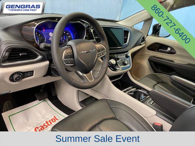 Certified 2024 Chrysler Pacifica Limited FWD image 11