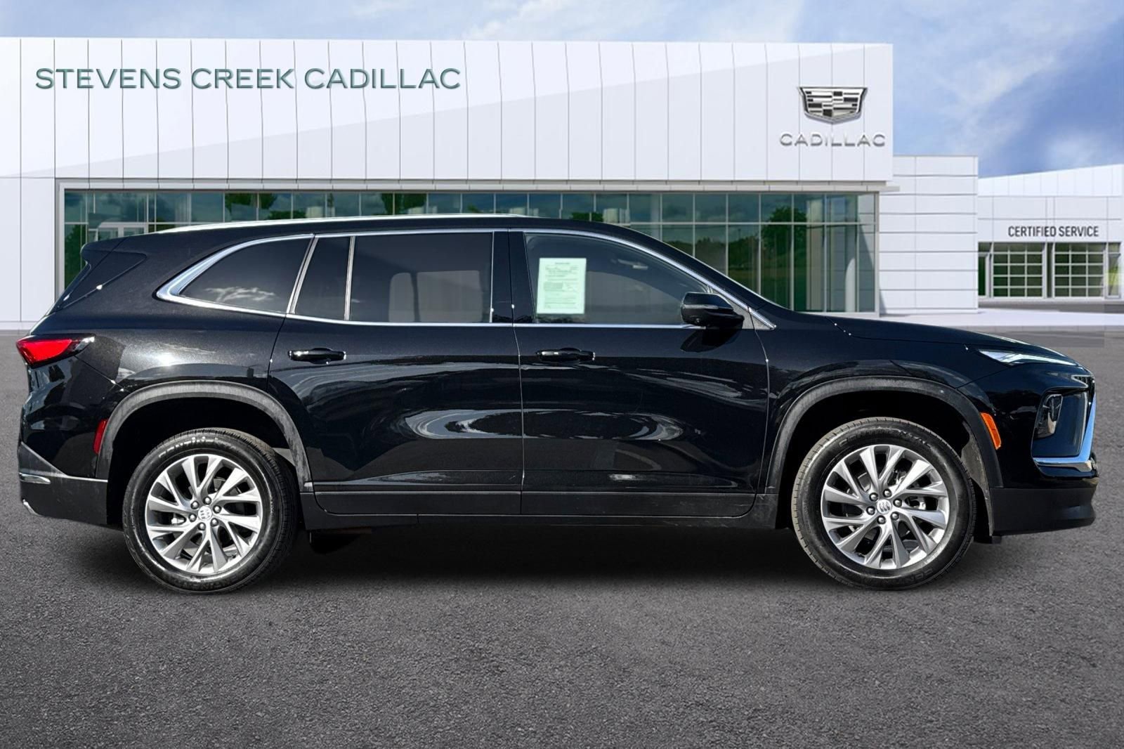 Used 2025 Buick Enclave Preferred FWD image 2