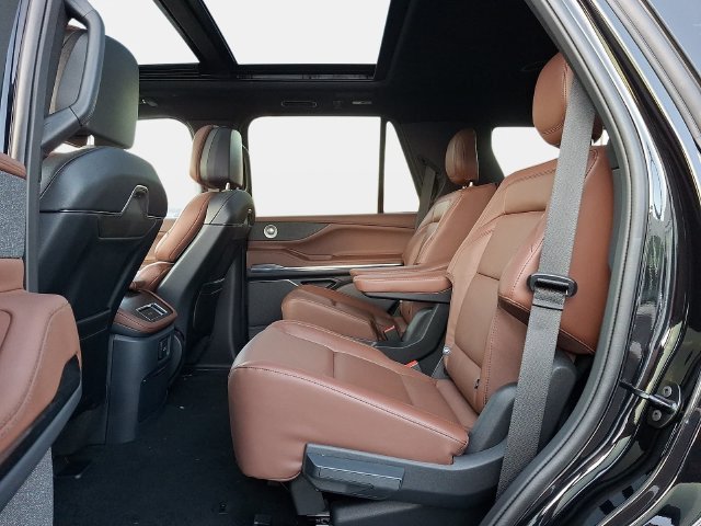 New 2027 Lincoln Navigator Reserve AWD/4WD image 9