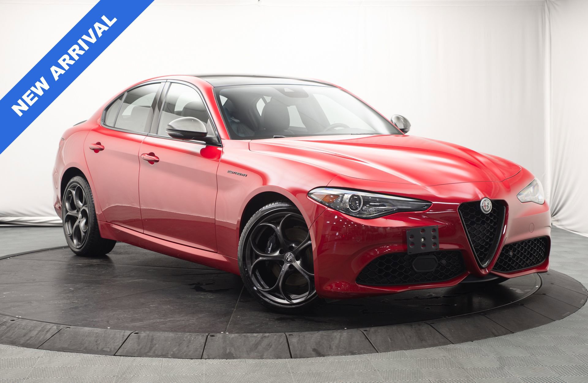 Used 2023 Alfa Romeo Giulia Estrema image 1