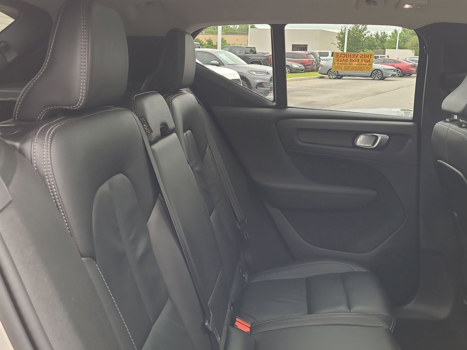 Used 2023 Volvo XC40 B4 Ultimate FWD image 17