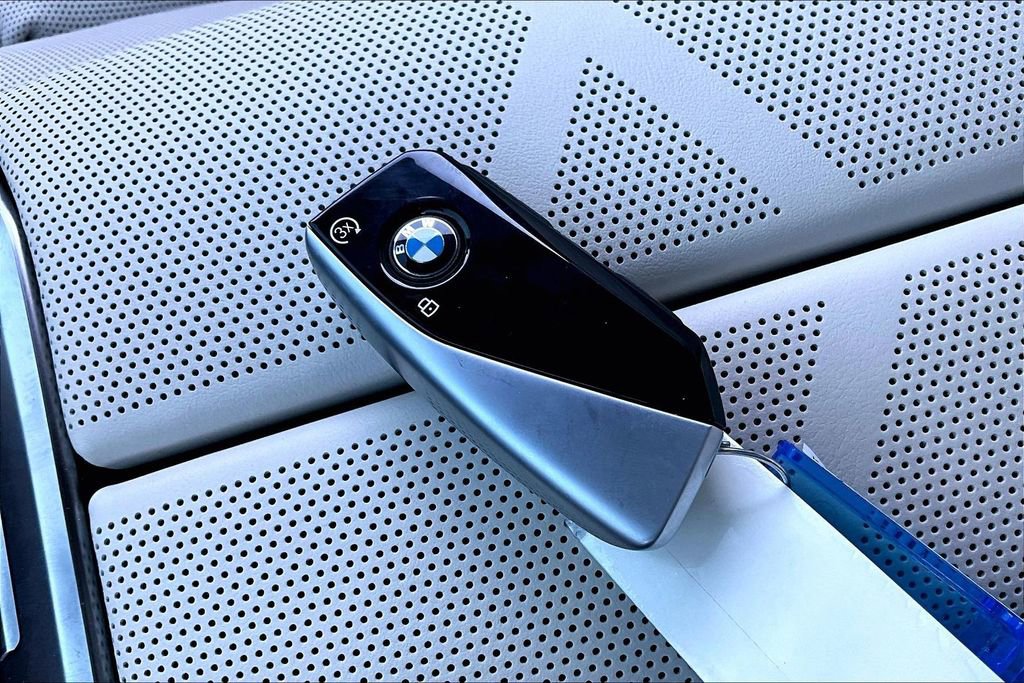 Used 2023 BMW 740i image 36