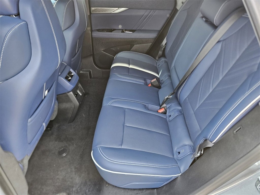 New 2025 Cadillac Optiq Luxury 2 image 16