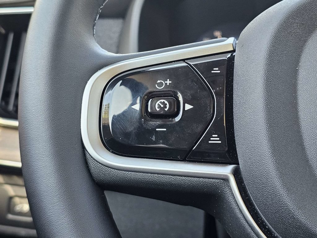 Certified 2025 Volvo XC90 B5 Plus AWD/4WD image 27