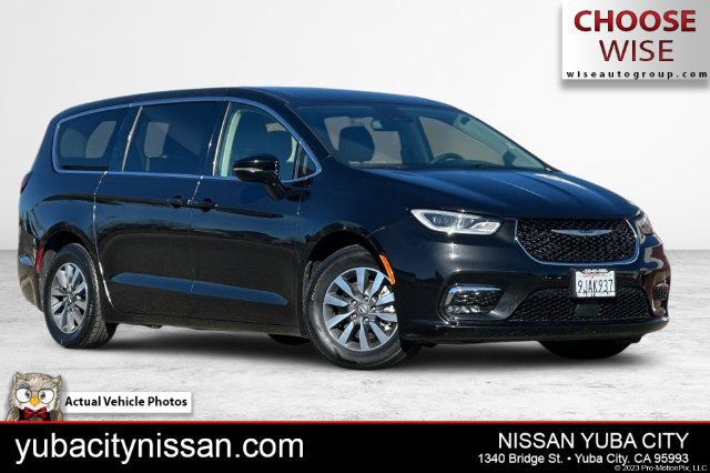 Used 2024 Chrysler Pacifica Limited