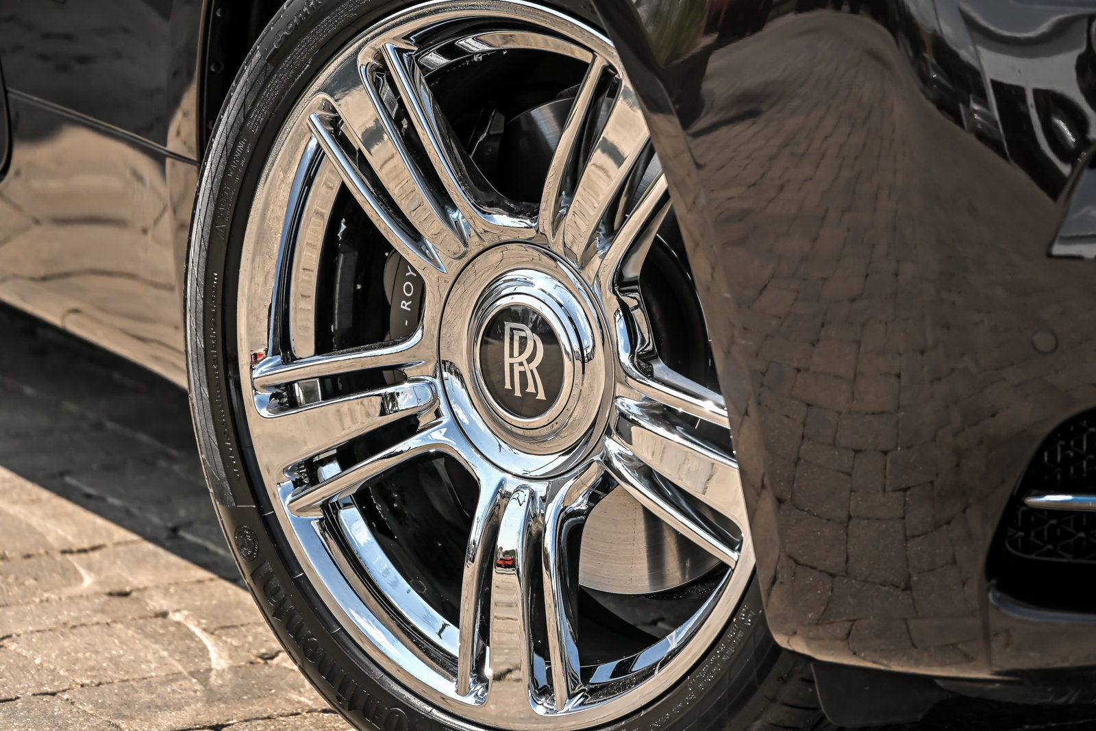 Used 2016 Rolls-Royce Wraith RWD image 3