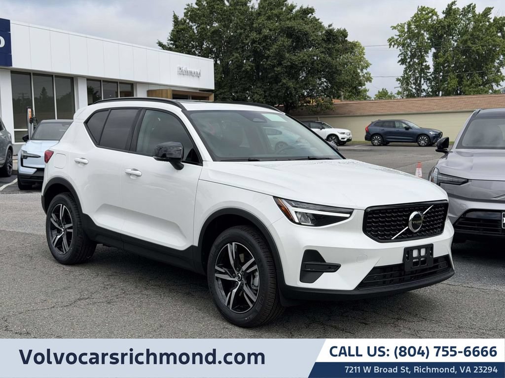 New 2026 Volvo XC40 B4 Core w/ Climate Package FWD image 1