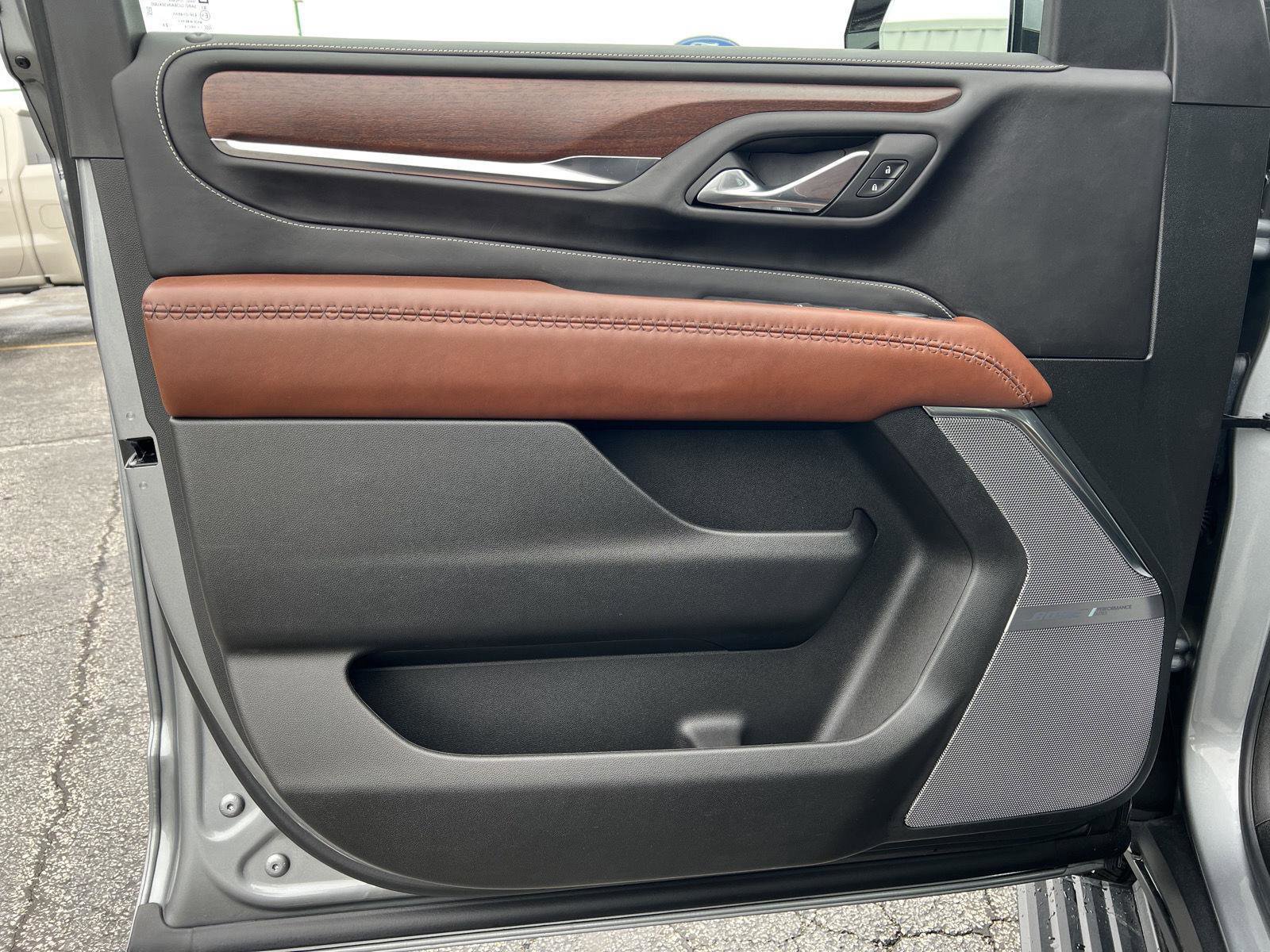 Used 2023 GMC Yukon Denali Ultimate AWD/4WD image 15