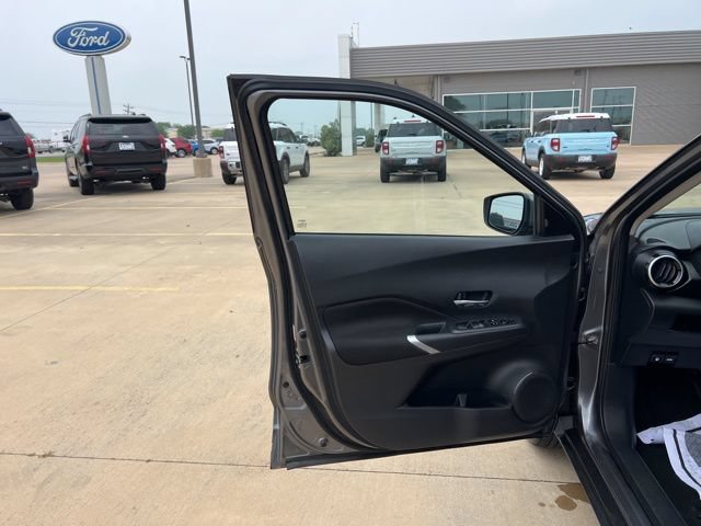 Used 2024 Nissan Kicks SV FWD image 9
