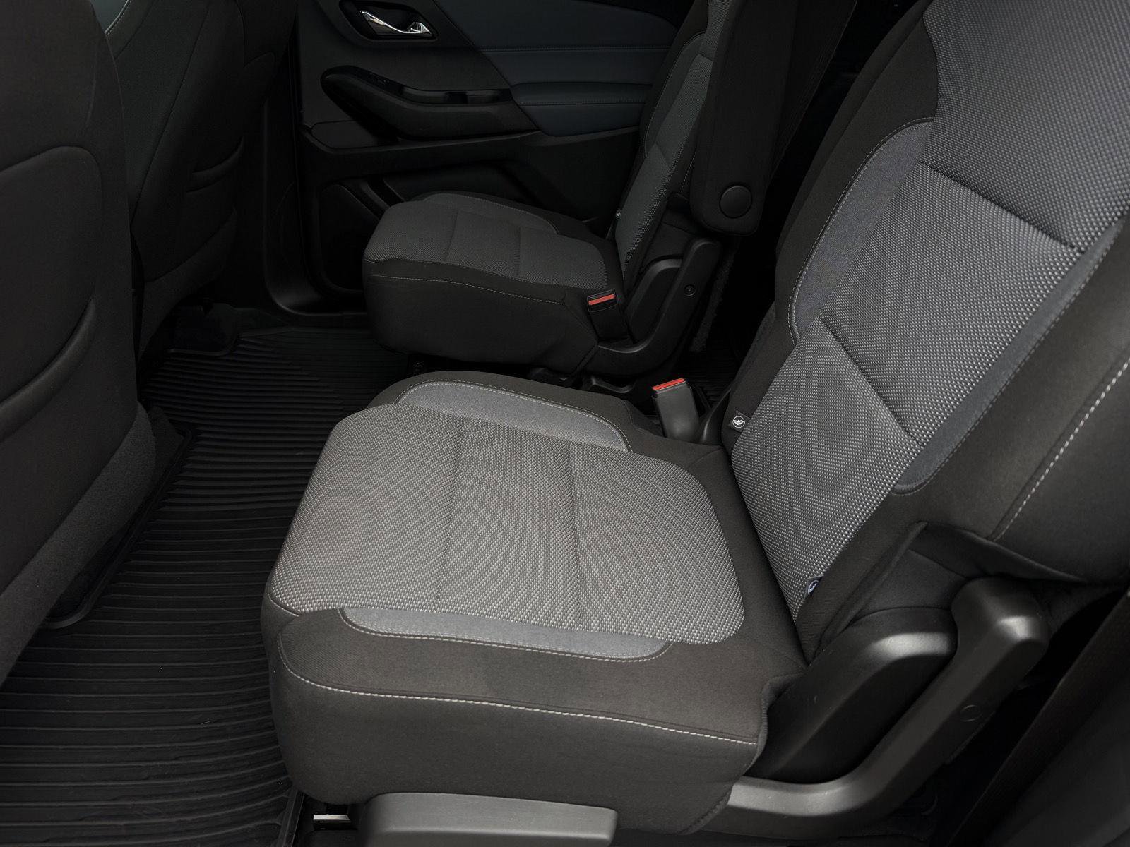 Used 2021 Chevrolet Traverse LT FWD image 8