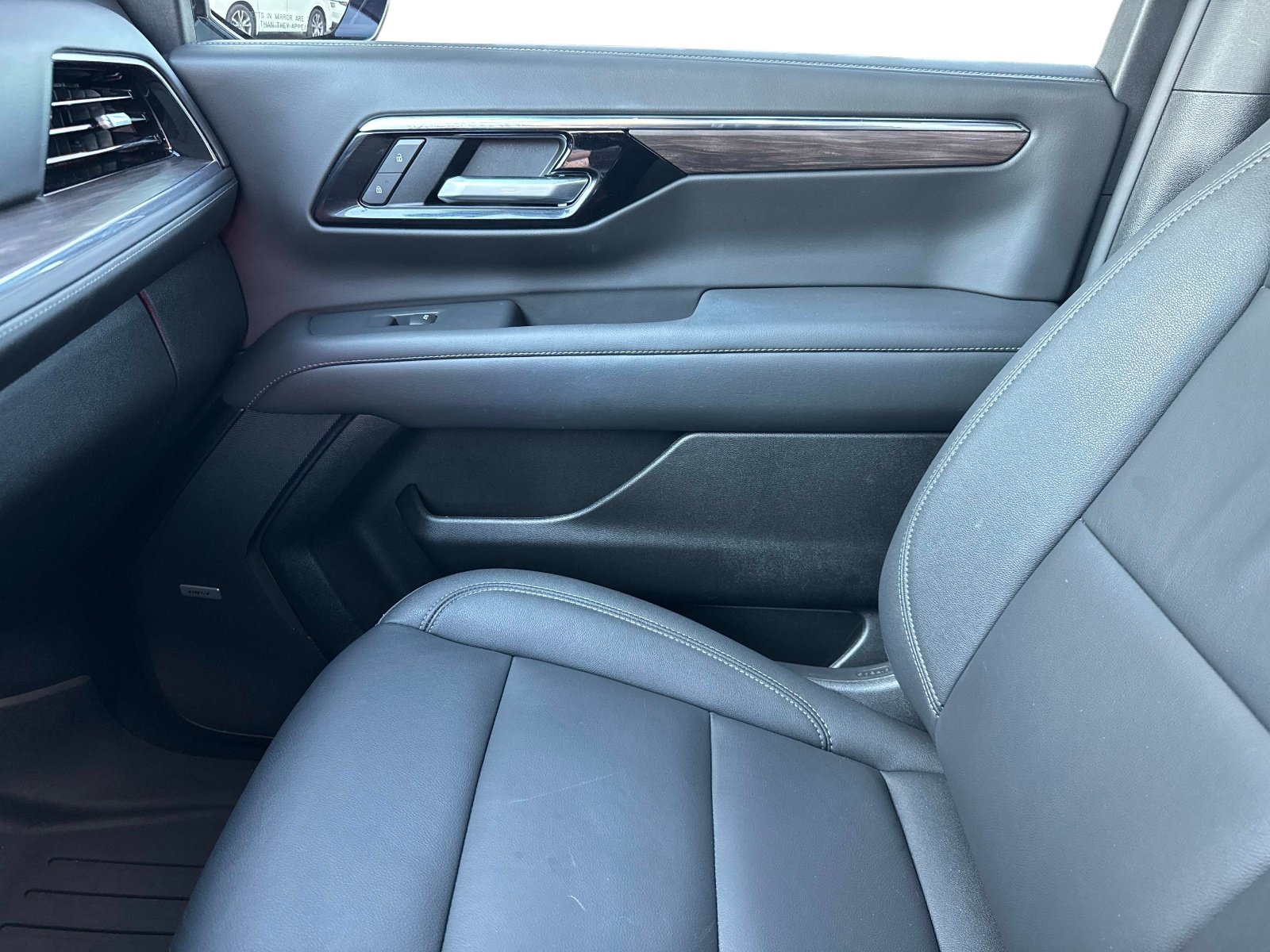 Used 2026 Chevrolet Tahoe LT w/ Comfort Package AWD/4WD image 23