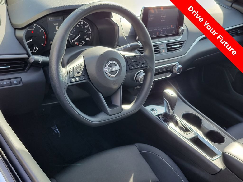 Certified 2025 Nissan Altima 2.5 S FWD image 3