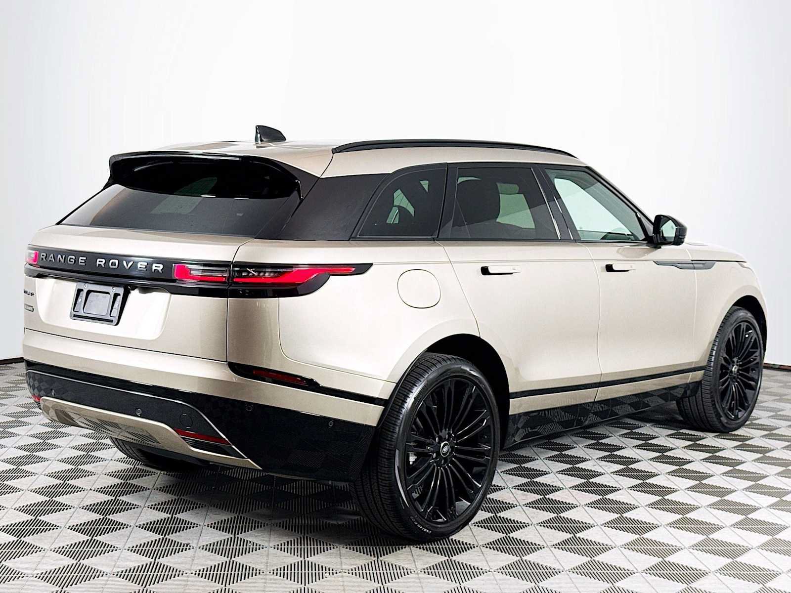 Used 2026 Land Rover Range Rover Velar Dynamic SE AWD/4WD image 5