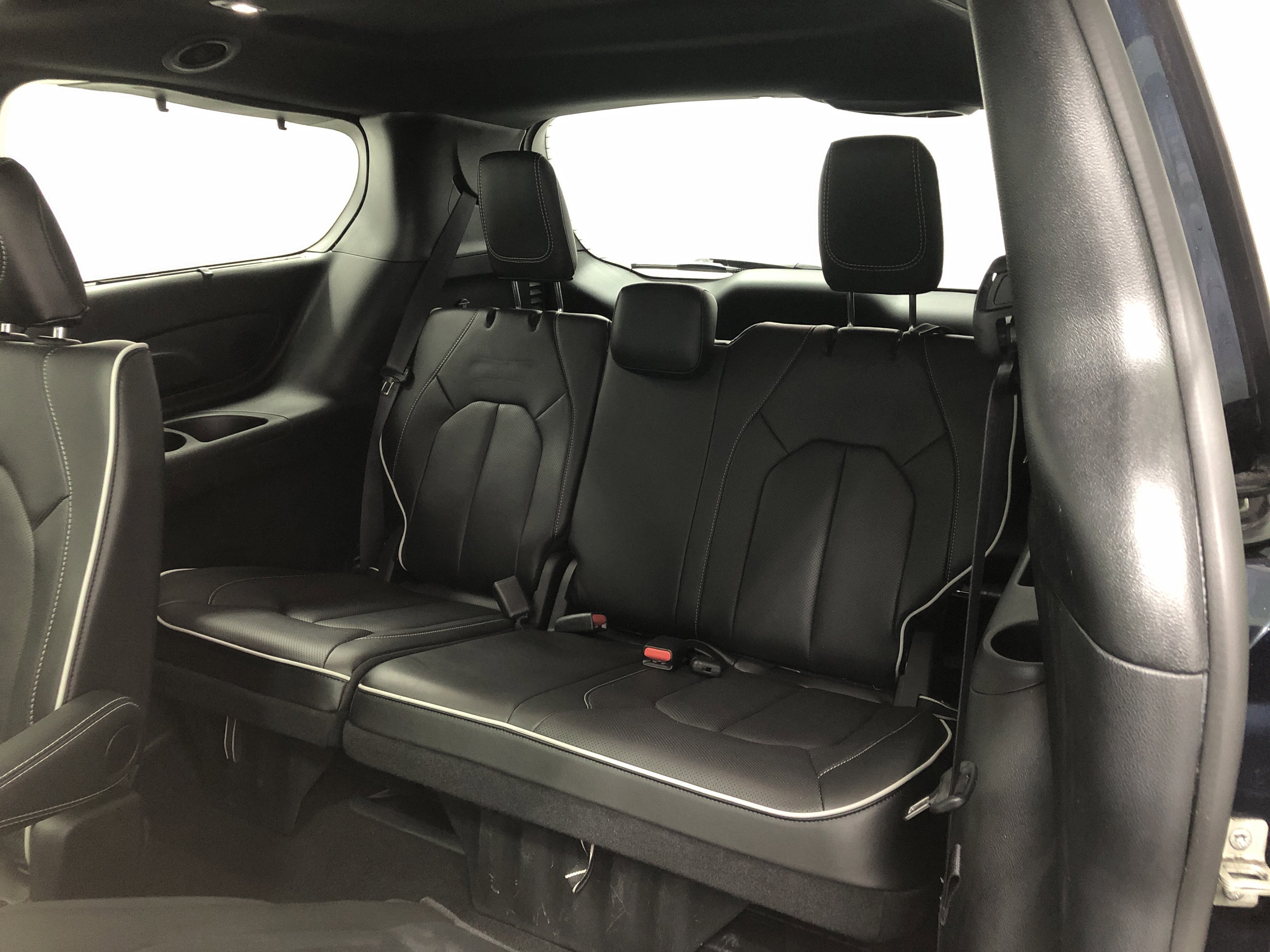 Certified 2024 Chrysler Pacifica Limited w/ S Appearance Package FWD image 13