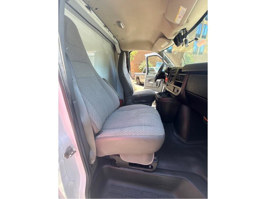 Used 2016 Chevrolet Express 3500 w/ Chrome Appearance Package RWD image 18