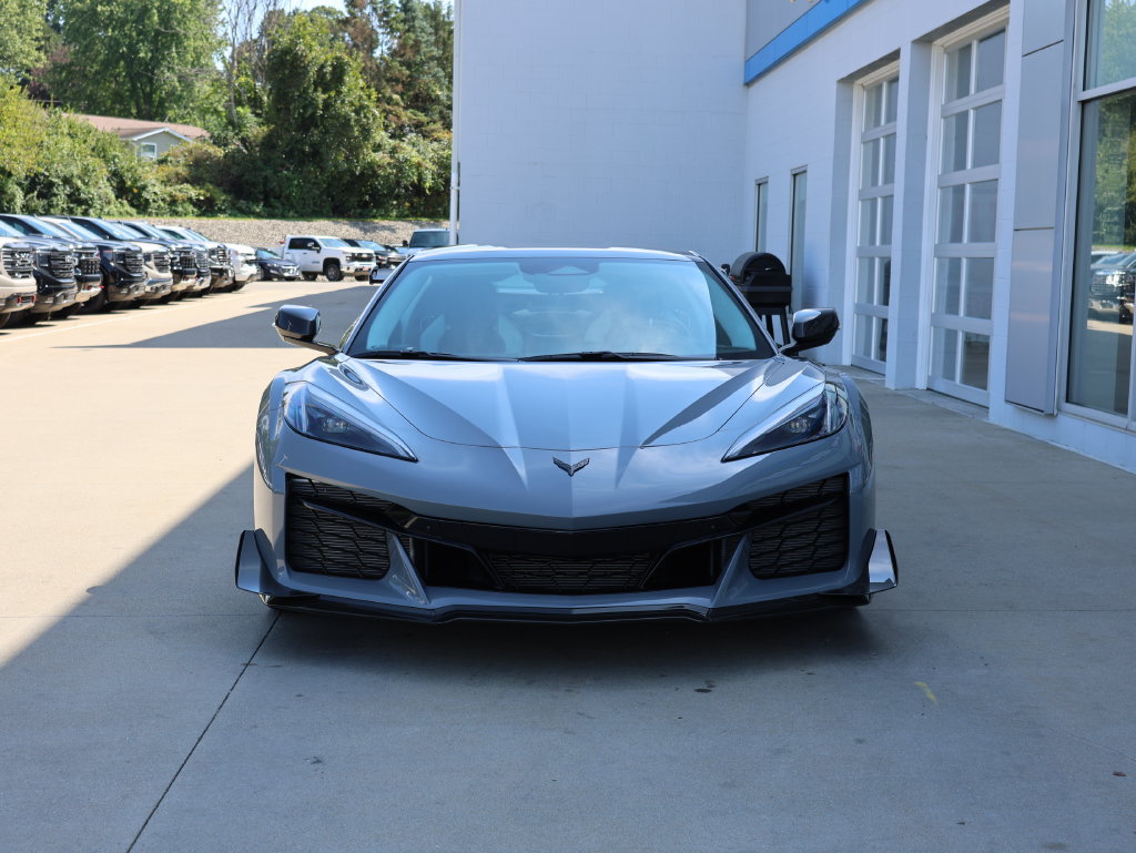 Used 2025 Chevrolet Corvette Z06 w/ Z07 Performance Package RWD image 5