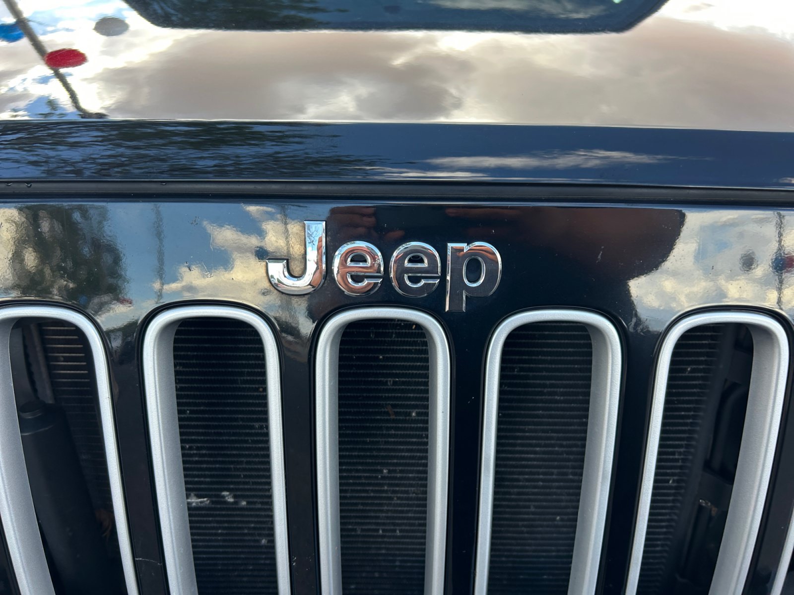 Used 2016 Jeep Wrangler Sahara w/ Connectivity Group AWD/4WD image 23