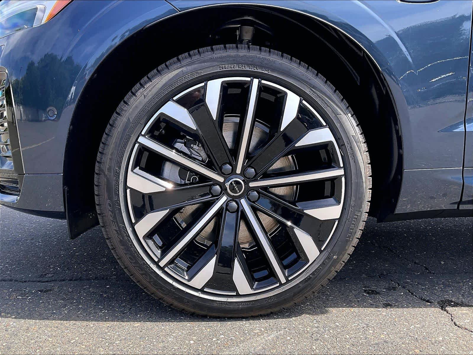 New 2026 Volvo XC60 T8 Ultra w/ Climate Package AWD/4WD image 14