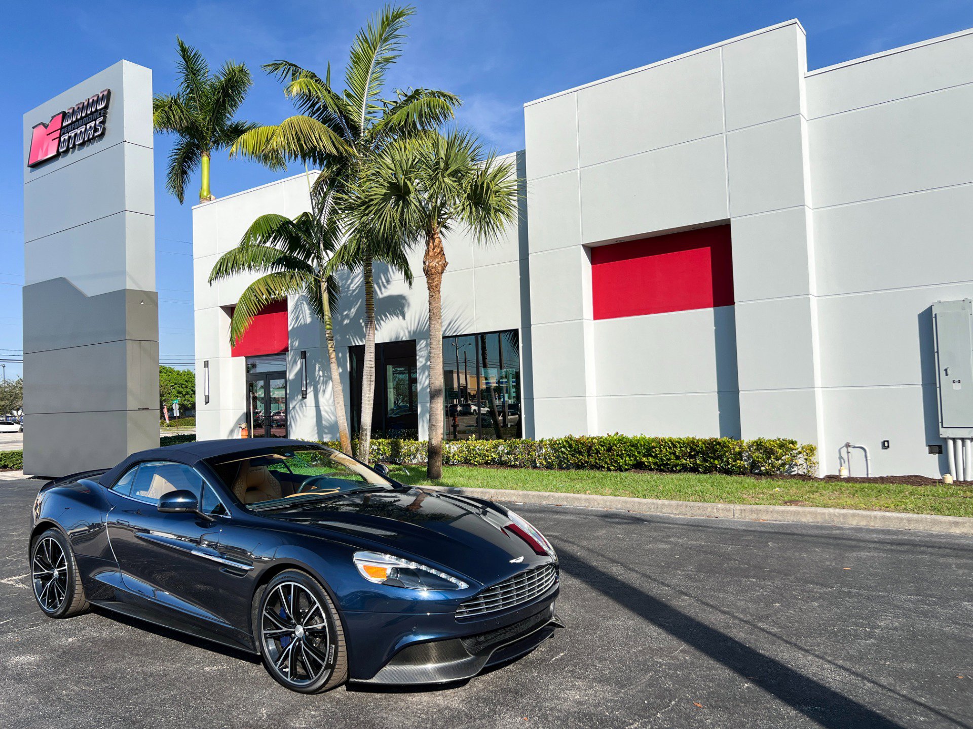 Used 2014 Aston Martin Vanquish Volante image 46