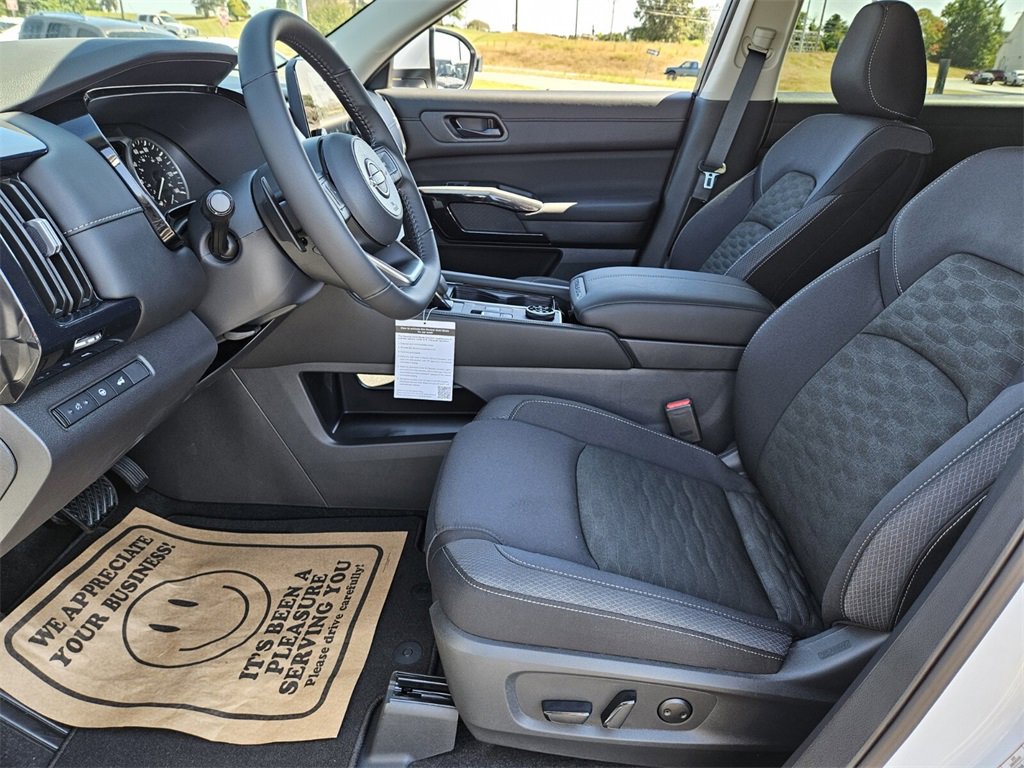 New 2025 Nissan Pathfinder SV w/ Cargo Package image 4