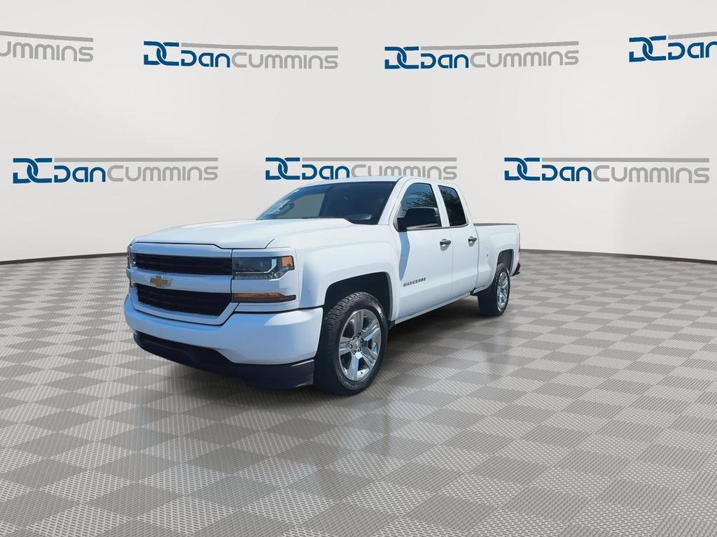 Used 2017 Chevrolet Silverado 1500 Custom w/ Custom Convenience Package RWD image 4