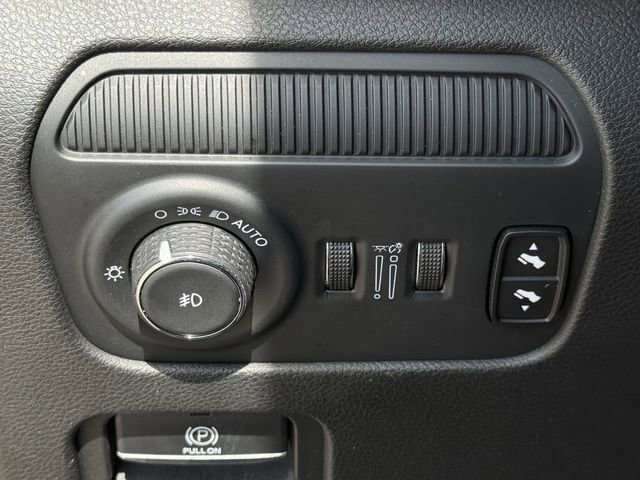Used 2024 Jeep Wagoneer L Series II w/ Flexible Seating Group RWD image 25