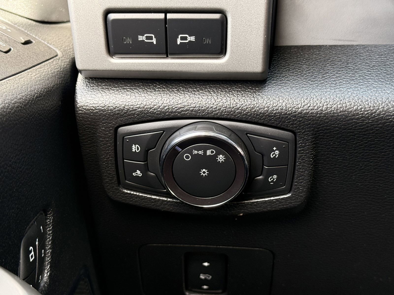 Used 2019 Ford F250 Lariat w/ Chrome Package image 22