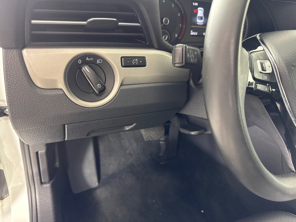 Used 2021 Volkswagen Passat 2.0T SE image 17