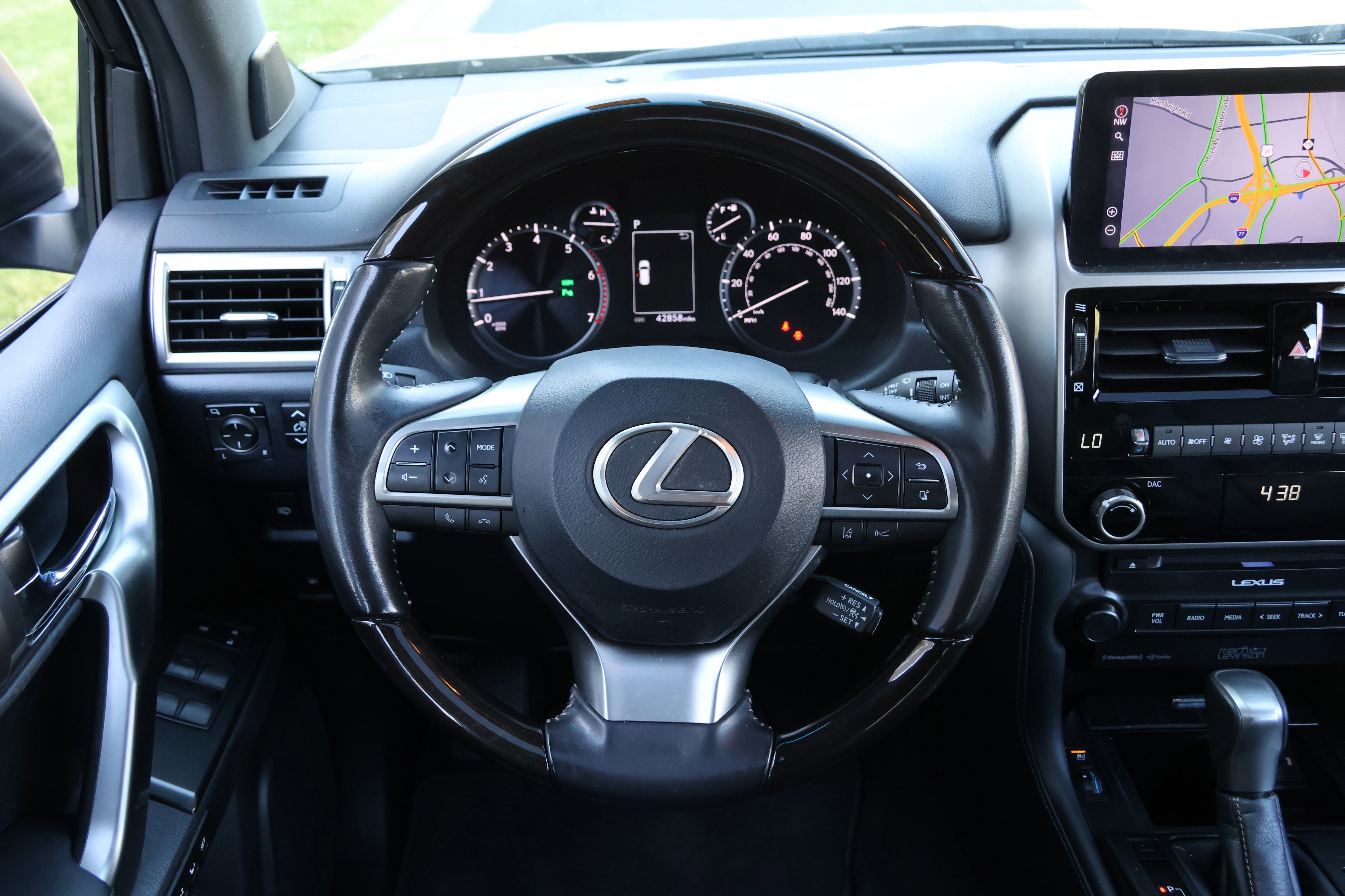 Used 2023 Lexus GX 460 Premium w/ Accessory Package AWD/4WD image 28