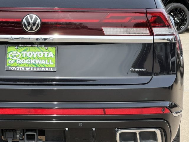 Used 2024 Volkswagen Atlas Cross Sport SEL R-Line AWD/4WD image 6