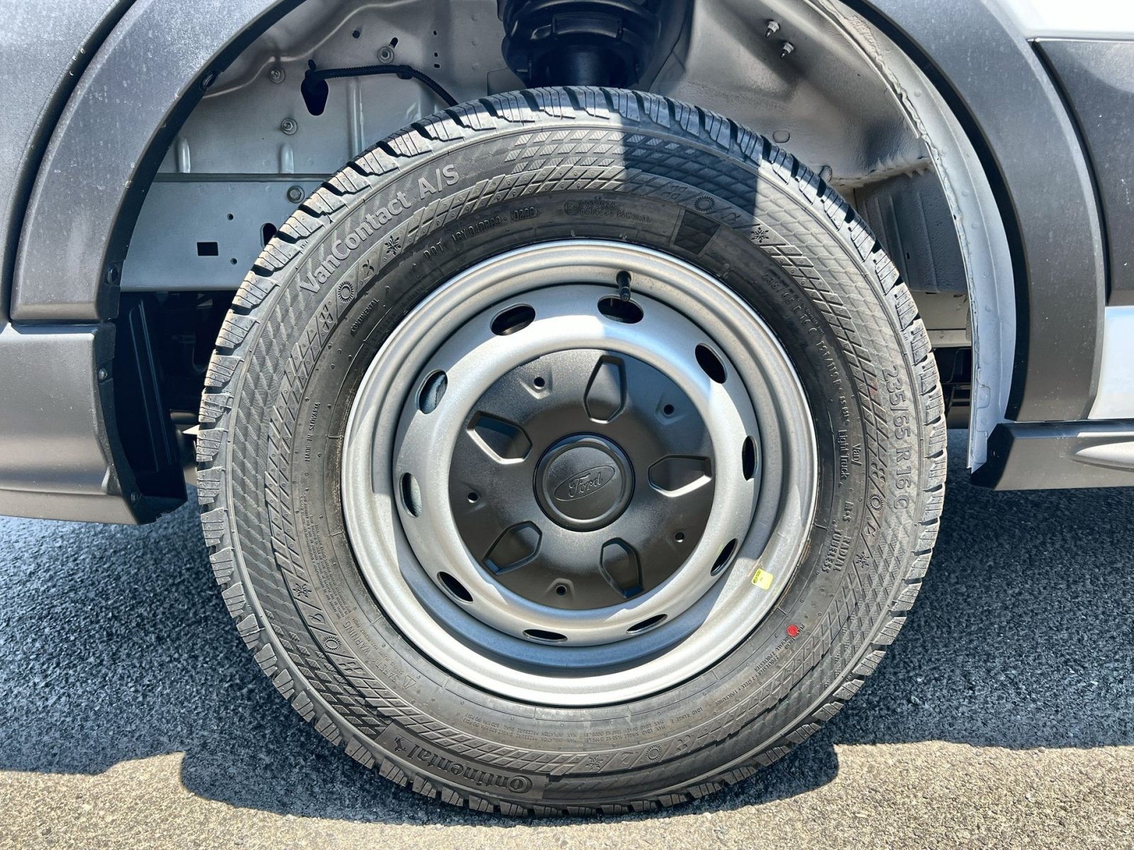 New 2026 Ford Transit 250 148 Medium Roof RWD image 20