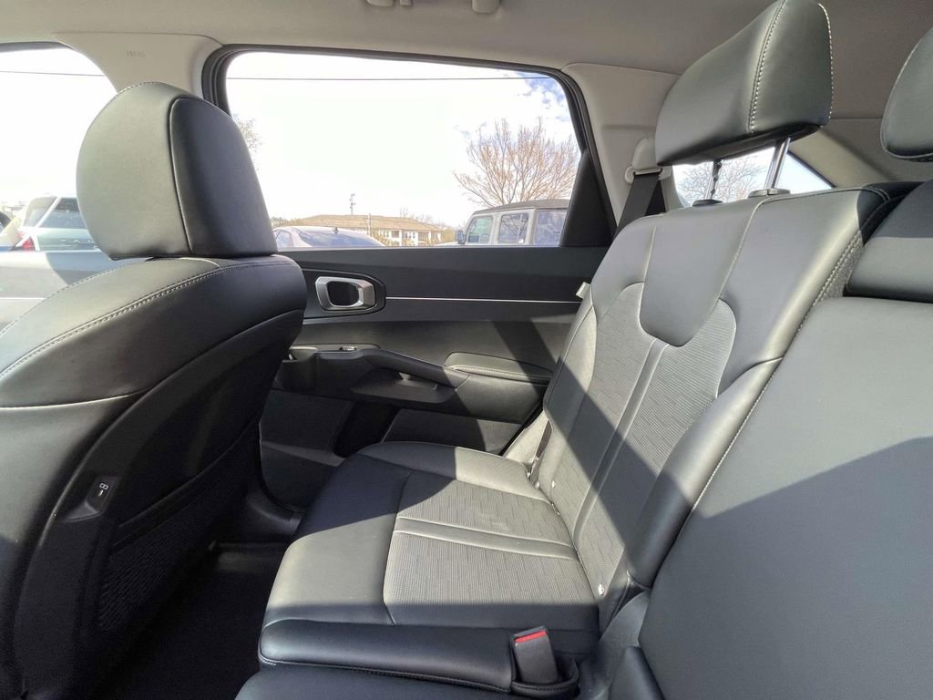 Certified 2025 Kia Sorento S w/ Panoramic Sunroof Package image 24