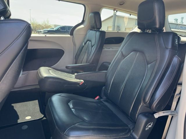 Used 2018 Chrysler Pacifica Touring-L Plus image 24