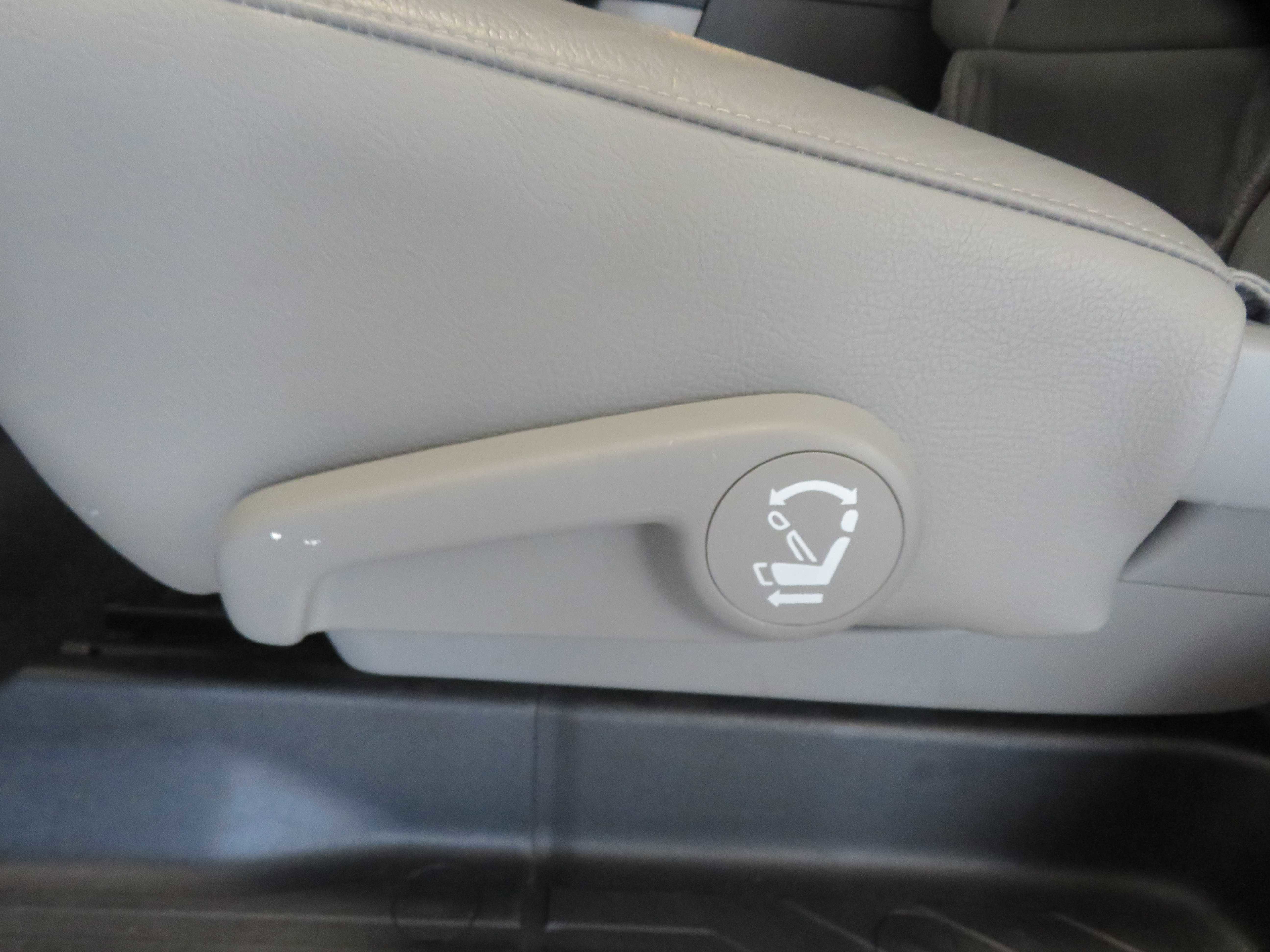 Used 2018 Toyota Sequoia Platinum AWD/4WD image 22